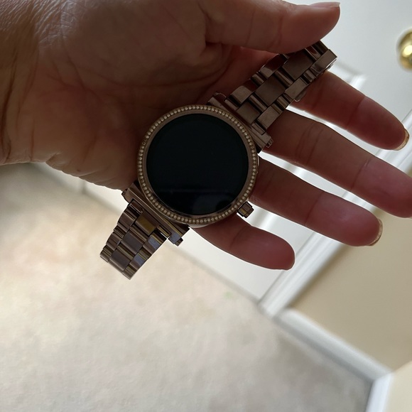 Michael Kors Sophie smart watch AND 3 additional changeable bands!!!